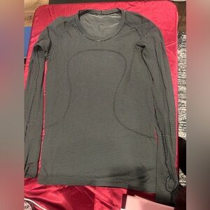 Lululemon Athletica Black White Micro Stripe Long Sleeve Run Top Thumbholes 10